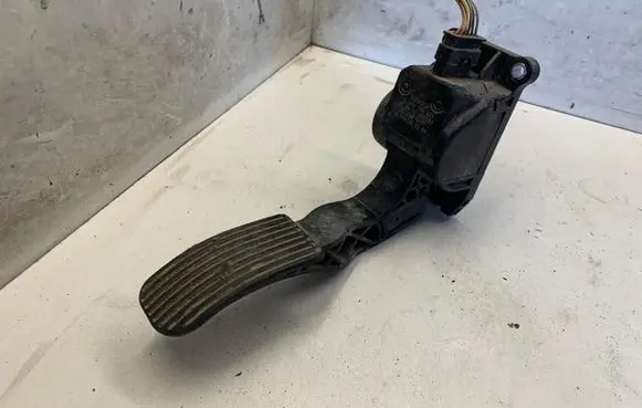 Mercedes-Benz Sprinter W906 Accelerator throttle pedal A9063000304