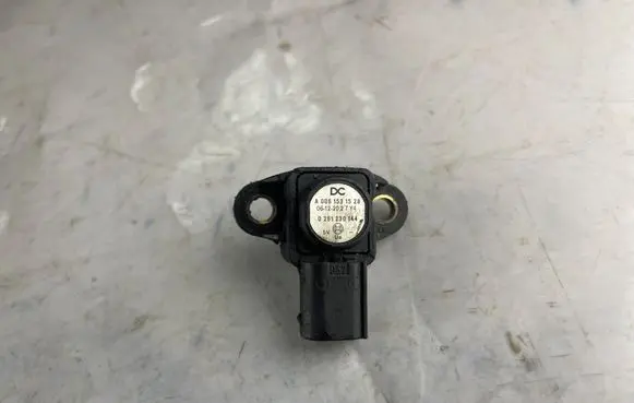 Jeep Grand Cherokee (WK) Air pressure sensor A0061531528 0261230144