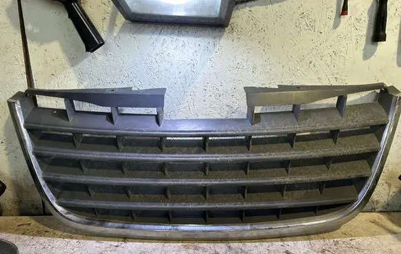 Chrysler Voyager Front grill 05113127AA 05113228AA