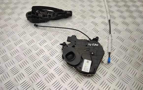 Loading door lock