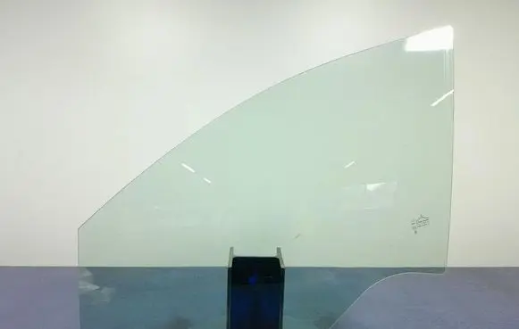Renault Captur Front door window glass four-door