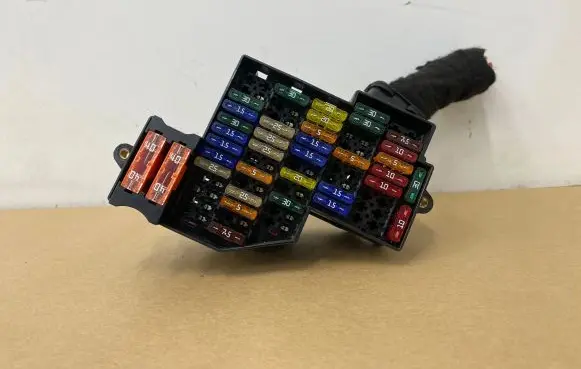 Porsche Cayenne (92A) Fuse module 7P0941828 7P0941824 ZSB7P0941824
