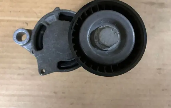 BMW 5 G30 G31 G38 Alternator belt tensioner 7619248