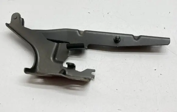 Engine bonnet/hood hinges