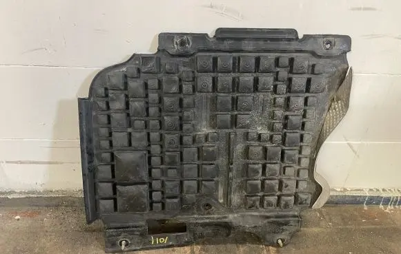Jeep Grand Cherokee Engine splash shield/under tray 68191341