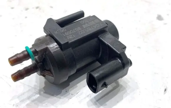 BMW 5 G30 G31 G38 Fuel pressure regulator 8570591