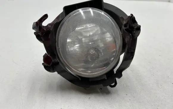 Toyota Avensis T270 Front fog light 90008490 8121002110 19052014