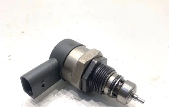 BMW X3 F25 Fuel pressure regulator 0281002949