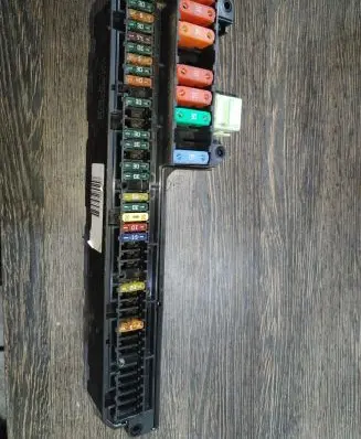 BMW 5 E60 E61 Fuse module 6957330