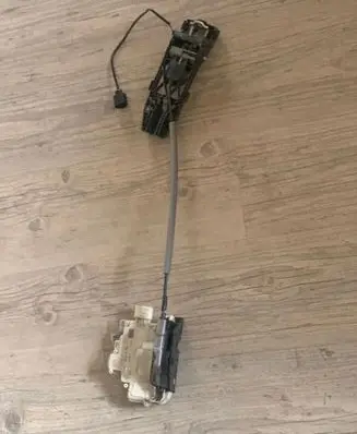 Porsche Cayenne (92A) Front door lock 8J2837016A