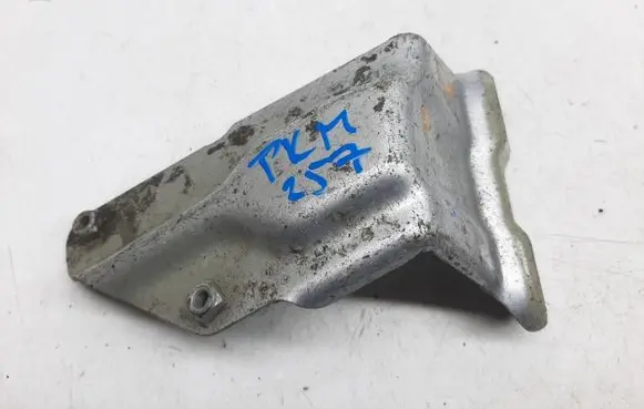 Volkswagen Golf Plus Fender mounting bracket 5M0821136