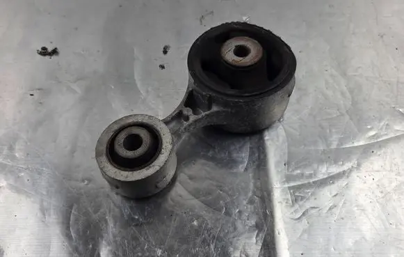 Engine mount bracket