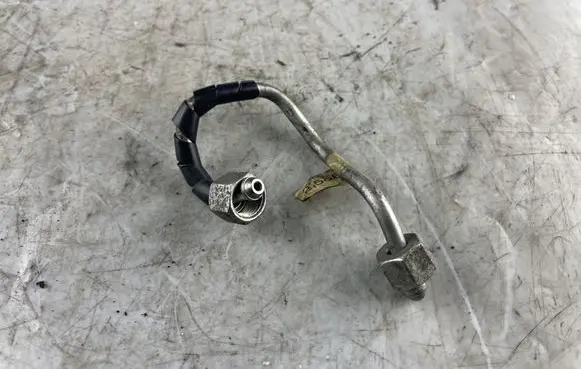 Fuel injector supply line/pipe