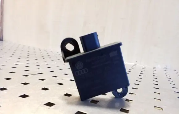Volkswagen Phaeton Tire pressure sensor 4F090728305 002BE00001 053300401203