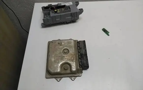 Engine ECU kit and lock set