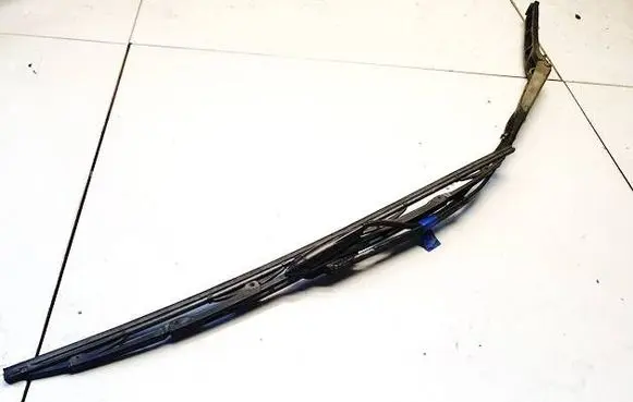 Front wiper blade arm