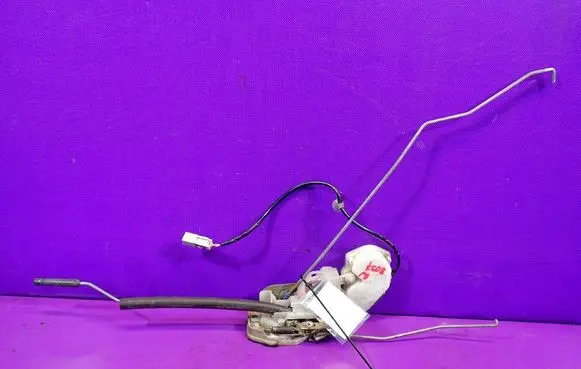 Honda CR-V Front door lock
