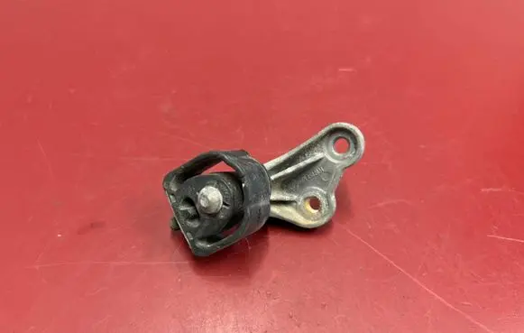 BMW X3 G01 Muffler mount bracket/holder 8582034