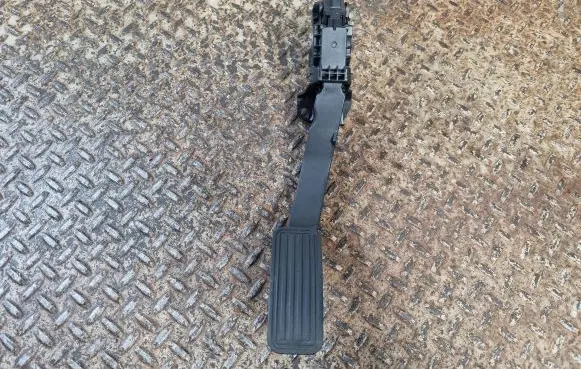 Tesla Model Y Accelerator throttle pedal 762321156967 6PV01402110