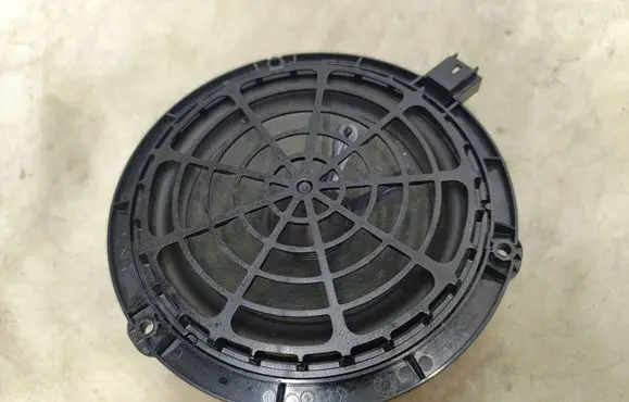 Opel Corsa F Front door speaker 9818747880