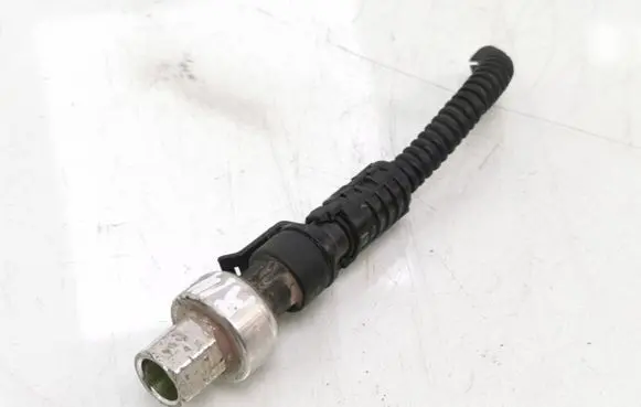 Opel Astra H Air conditioning (A/C) pressure sensor 9131721 02T7MX4