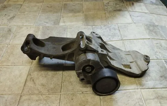 Renault Megane III Generator/alternator bracket 8200669494 8200861569