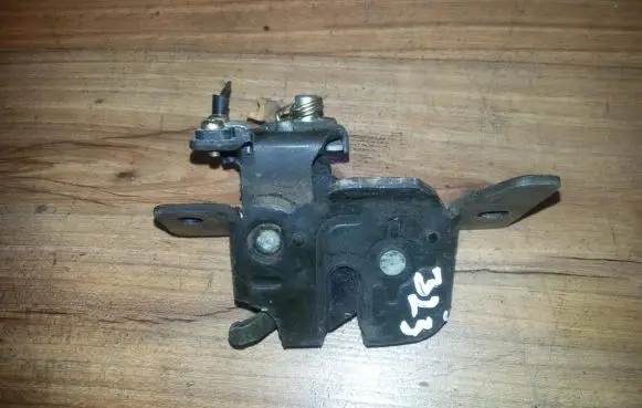 Mazda 323 Tailgate/trunk/boot lock/catch/latch