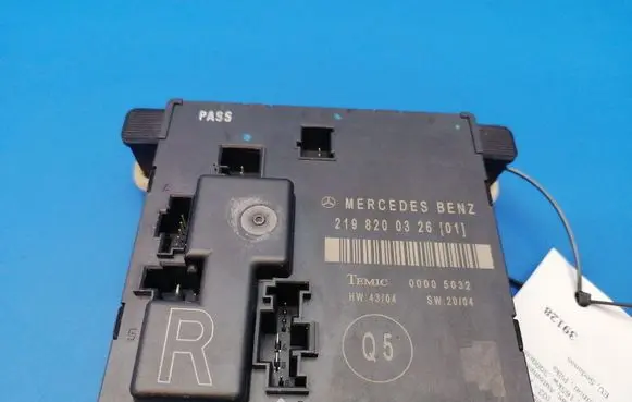 Mercedes-Benz CLS C219 Door control unit/module 2198200326