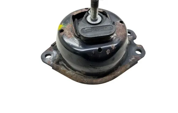 Engine mount bracket