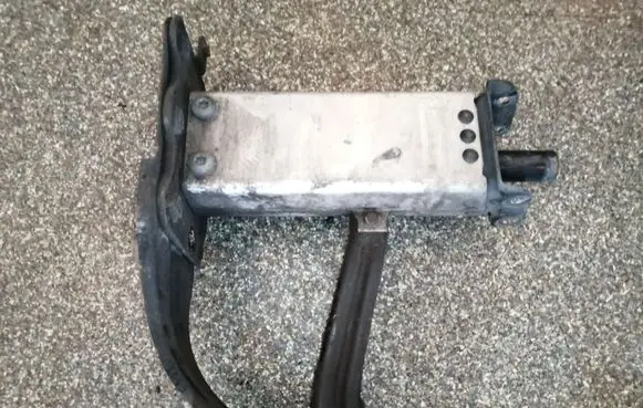 Mercedes-Benz E W211 Front bumper mounting bracket
