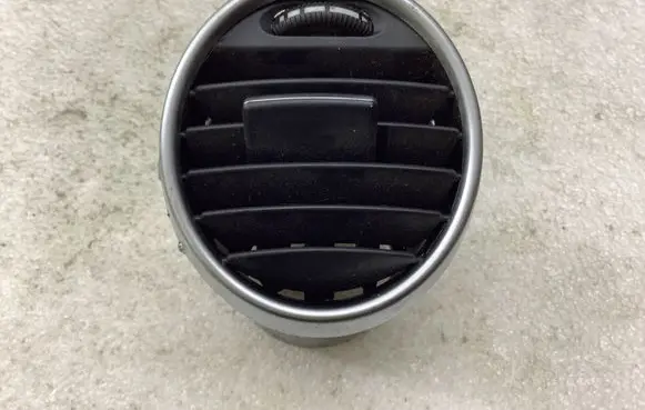 Mercedes-Benz GL X164 Dash center air vent grill A1648302154