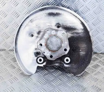 Rear wheel hub