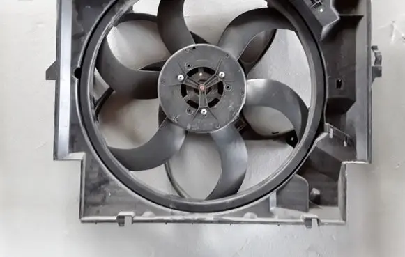 BMW X1 E84 Radiator cooling fan shroud 7588974