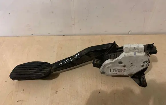 Volvo V70 Accelerator throttle pedal 30683517 A20611
