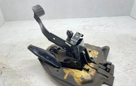Volkswagen Transporter - Caravelle T4 Brake pedal 701711880 1J0945511A