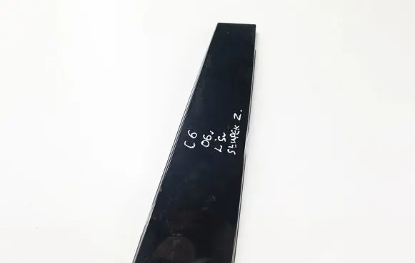 Front door glass trim molding