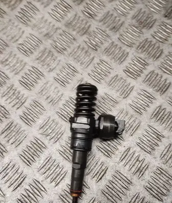 Volkswagen Sharan Fuel injector 038130073ak