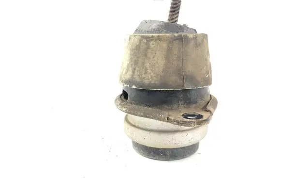 Audi Q7 4L Engine mount bracket 7L8199131A
