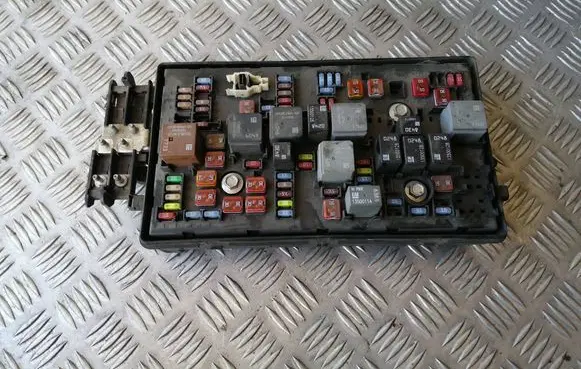 Opel Insignia A Fuse module 13255300 529050199 13275884