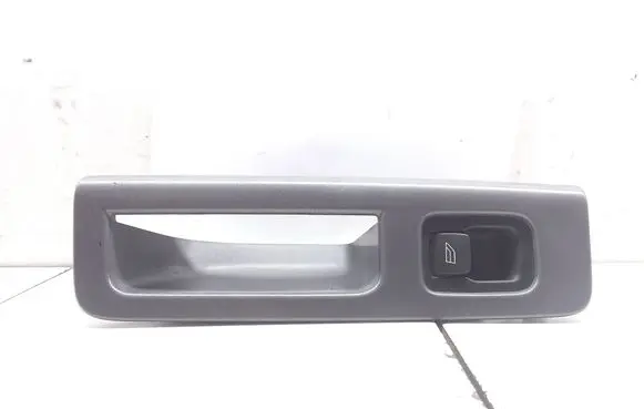 Volvo V50 Electric window control switch 8679478