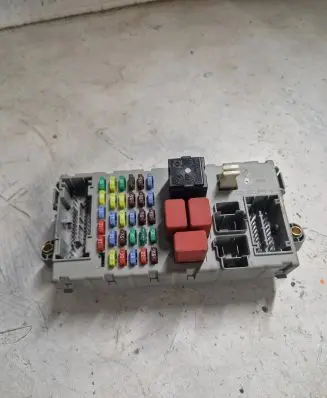 Alfa Romeo 159 Fuse module 50513353