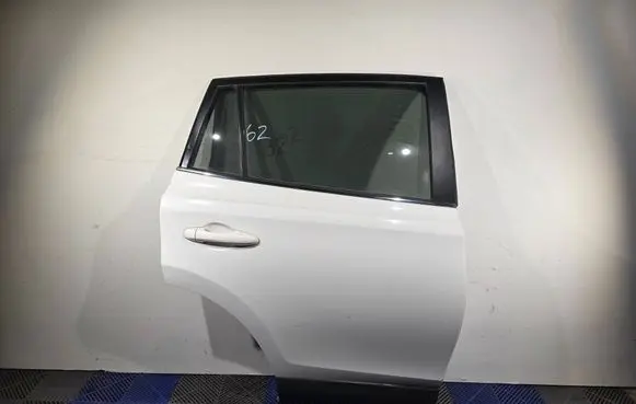 Toyota RAV 4 (XA40) Rear door