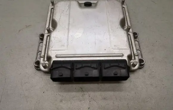 Renault Trafic II (X83) Engine control unit/module 0281010633 8200051609