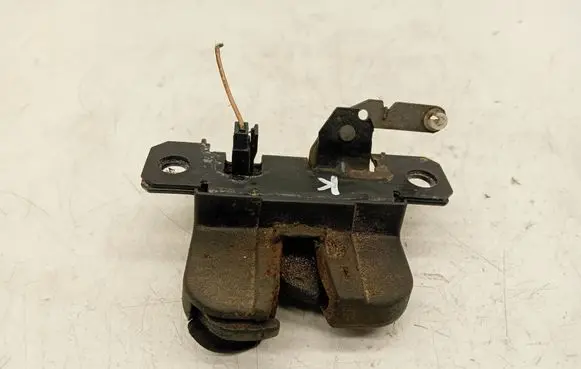 Volkswagen Caddy Loading door lock 2K0827505