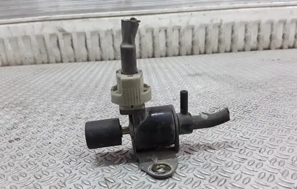 Volvo S40, V40 Turbo solenoid valve 7700875912