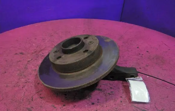 Renault Clio II Front wheel hub spindle knuckle
