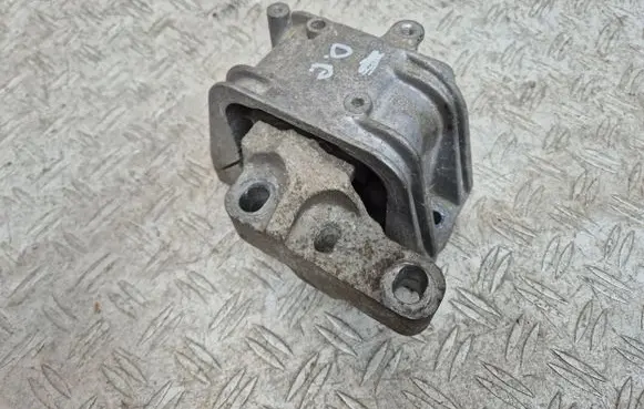 Volkswagen PASSAT B6 Engine mount bracket 1K0199262M