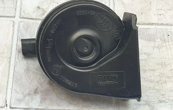 BMW 3 E90 E91 Horn signal 715942225