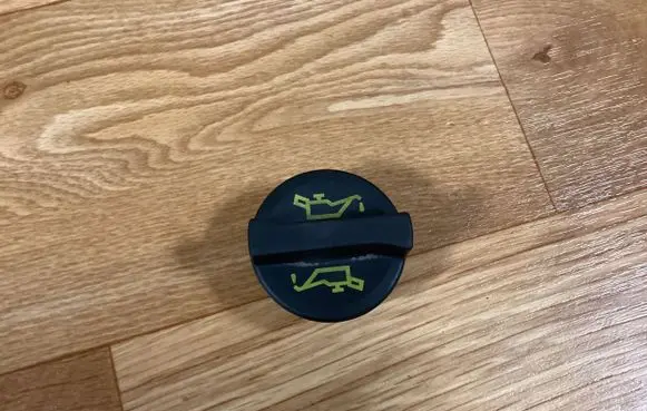 Ford Focus Oil filler cap B468X