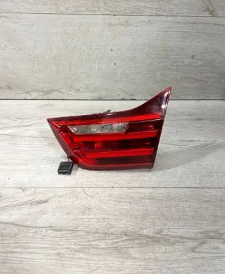 Tailgate rear/tail lights